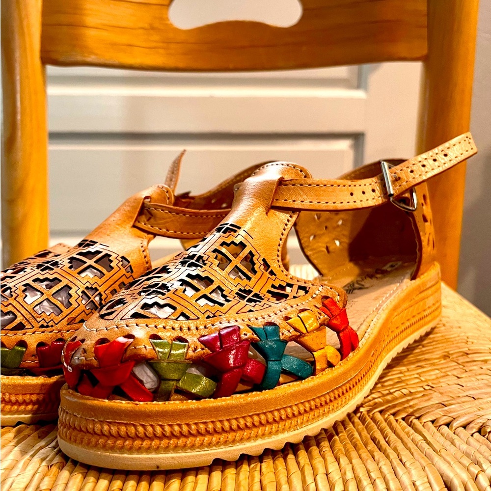 Women’s Mexican Huaraches with Bright Details!